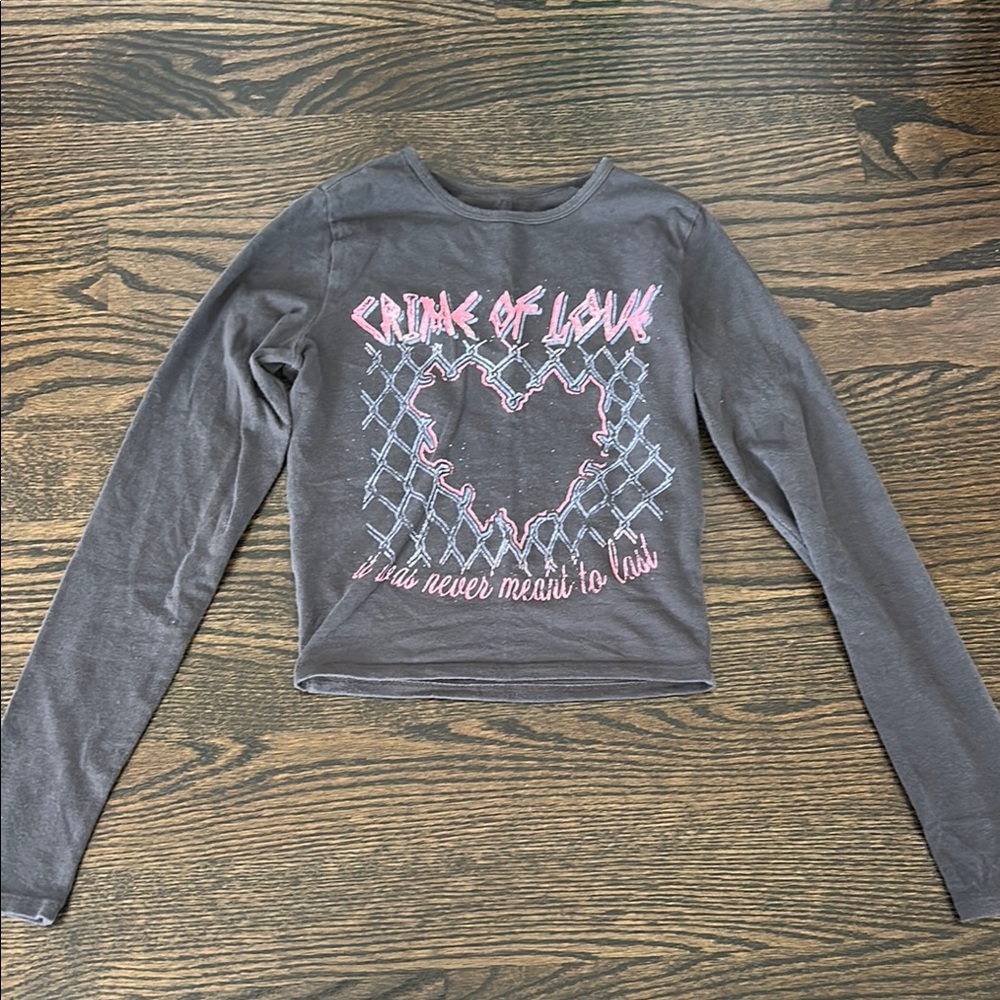 Hollister Cropped Graphic Long Sleeve Top